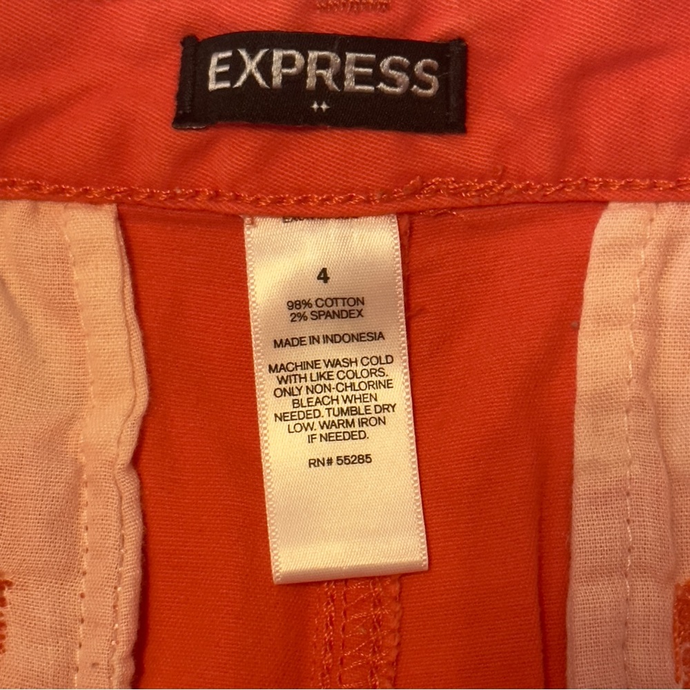 Express Shorts - Picture 3 of 3